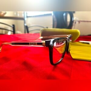 Gucci clear glasses. BRAND NEW!!
